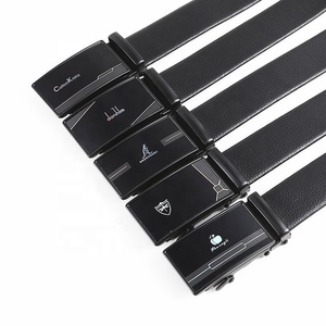 <span class=keywords><strong>Cinturones</strong></span> de <span class=keywords><strong>hombre</strong></span> de varios estilos con cinturón de hebilla de cuero de PU automático de hierro a precio barato <span class=keywords><strong>para</strong></span> Jeans regalo de padre - Product Image 1