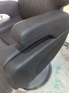 Sillón de Barbería Profesional de Lujo Moderno, Hidráulico, de Cuero, para Salón de Belleza, Construcción Metálica, para Uso en Barberías - Product Image 2