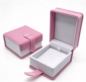 Boîte à bijoux en velours rose haut de gamme faite à la main avec sangle assortie à l'extérieur et tissu intérieur doux et délicat - Product Image 6