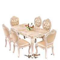 Ensemble de table à manger en marbre sculpté de style royal vintage, cadre en bois massif, table dorée et chaise en cuir