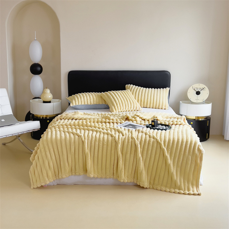 Poils de lapin jaune lait