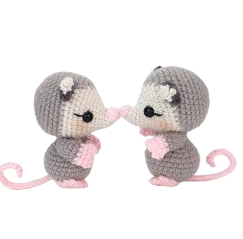 2022 핫 세일 Amigurumi 맞춤형 100% 수제 크로 셰 뜨개질 주머니쥐 어린이 공예 선물