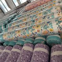 Prix bon marché vente en gros 65gsm 240cm Pigment 100 poly tissu en microfibre pour la literie textile à la maison en rouleaux