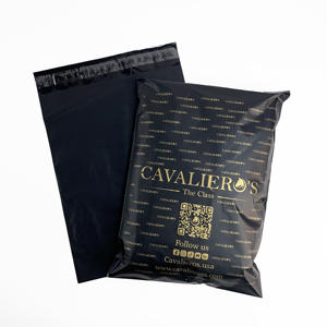 Sobres de Poliéster Negro Mate Personalizados de 10x13 Pulgadas con Impresión Dorada de Página Completa - Bolsas de Envío de Marca para Ropa de Lujo y Streetwear - Product Image 3