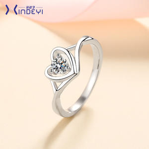 XDY- Dropshipping Anillo de Plata S925 con Diseño de Pequeñas Margaritas con Moissanita para Mujer, un Anillo Simulado - Product Image 1