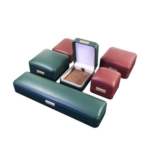 กล่องเครื่องประดับหนัง PU คุณภาพดี ป้ายโลหะ รูปทรงโค้ง สำหรับเก็บแหวน จี้ สร้อยข้อมือ บรรจุภัณฑ์กล่องของขวัญ - Product Image 5