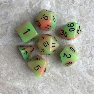 Juego de Dados Luminosos de Dos Colores, 7 Piezas, Acrílicos, Poliédricos, Brillan en la Oscuridad, para Juegos de Rol - Product Image 1