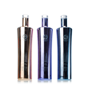 Bouteille <span class=keywords><strong>de</strong></span> vin en verre électro-plaqué <span class=keywords><strong>haut</strong></span> <span class=keywords><strong>de</strong></span> <span class=keywords><strong>gamme</strong></span> 700ml 750ml Forme et couleur personnalisées pour les spiritueux Vodka Whisky Brandy <span class=keywords><strong>Gin</strong></span> - Product Image 1