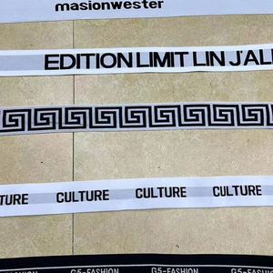 สายรัดผ้าแจ็คการ์ดคุณภาพสูงขนาด 38 มม. แบบสั่งทำพิเศษ พร้อมโลโก้ลายนูน 3 มิติ ลายทางแบบก้างปลา ทำจากไนลอน สำหรับกระเป๋า - Product Image 2
