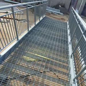 Grille métallique de qualité industrielle résistante à la corrosion, installation facile pour passerelles et marches d'escalier - Product Image 3