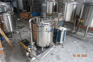 Tanque de almacenamiento de leche sanitario automático de acero inoxidable con sistema de refrigeración y agitación para granja lechera - Product Image 5