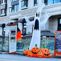 Décoration gonflable géante personnalisée pour Halloween : Fantôme montant sur une citrouille, résistante à l'eau et au soleil, durable, installation facile, pour fêtes en extérieur et jardins.
