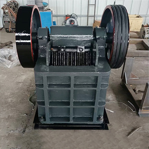 Trituradora de Mandíbulas de Alta Rigidez con Motor AC, Máquina Industrial Negra para Triturar Piedra - Product Image 2