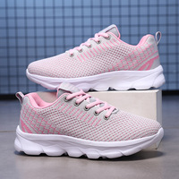 Sepatu lari olahraga modis berwarna polos dengan sol lembut, sepatu kasual wanita dengan bagian atas berbahan mesh untuk musim semi dan musim gugur, sepatu lari untuk bepergian.