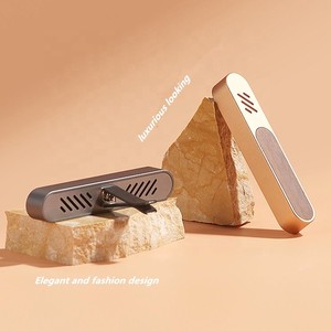 เครื่องกระจายกลิ่นหอมในรถยนต์แบบพกพา OEM ระดับพรีเมียม พร้อมแท่งไม้หอมแบบแขวน กลิ่นอโรมาเธอราพี  ดีไซน์ทันสมัย  บรรจุภัณฑ์โลหะแบบเติมได้ ใช้พลังงานแสงอาทิตย์ - Product Image 6