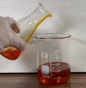 Agent auxiliaire chimique liquide AO émulsifiant rouge pour fluide de travail des métaux, inhibiteur de rouille, fût en acier de 50 kg, marque Green&Nature - Product Image 1
