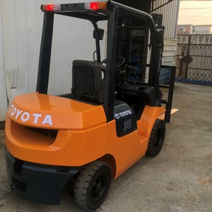 Chariot élévateur Toyota d'occasion de haute qualité, 3 tonnes, 4300 kg, 0-2000 heures, à vendre avec moteur puissant, meilleur prix, inspection vidéo pour rapport - Product Image 5