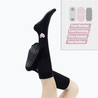 Chaussettes personnalisées de haute qualité, mignonnes, avec broderie d'amour, chaussettes de Pilates antidérapantes, chaussettes de yoga personnalisées