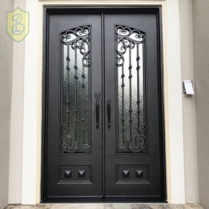 Elegantes Puertas Dobles de Entrada de Hierro Forjado a Mano con Arco Gótico - Puerta Principal de Estilo Catedral de Lujo Personalizada con Seguridad Antirrobo - Product Image 4