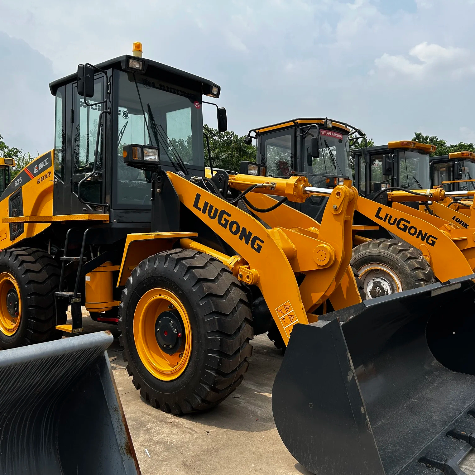 Guangxi Liugong asli 3 ton roda hidrolik kecil pemuat 835 835H payloader untuk dijual