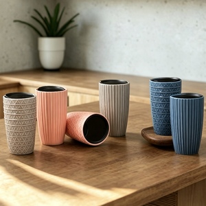 Tazas <span class=keywords><strong>de</strong></span> café <span class=keywords><strong>de</strong></span> cerámica <span class=keywords><strong>de</strong></span> doble pared con tapa para exteriores, taza <span class=keywords><strong>de</strong></span> viaje <span class=keywords><strong>de</strong></span> Navidad <span class=keywords><strong>de</strong></span> 345ml con forma personalizada en relieve multicolor <span class=keywords><strong>de</strong></span> alta calidad - Product Image 1