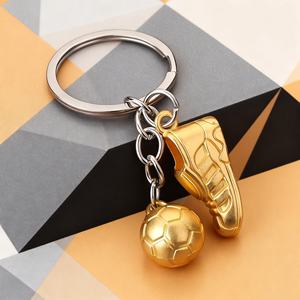 Porte-clés en métal personnalisé créatif en gros, design logo d'équipe de football, souvenir, porte-clés de football pour cadeaux promotionnels d'entreprise - Product Image 6