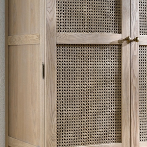 Lemari Pakaian Kayu Oak Gaya Nordik dengan Pintu Anyaman Rotan, Lemari Penyimpanan 2 Pintu dengan Kenop Kuningan untuk Kamar Tidur - Product Image 5