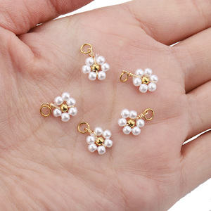 Pendentifs en forme de fleur de cristal, breloques en forme de marguerite, imitation perle, bijoux faits à la main pour boucles d'oreilles, usage quotidien, unisexe - Product Image 3