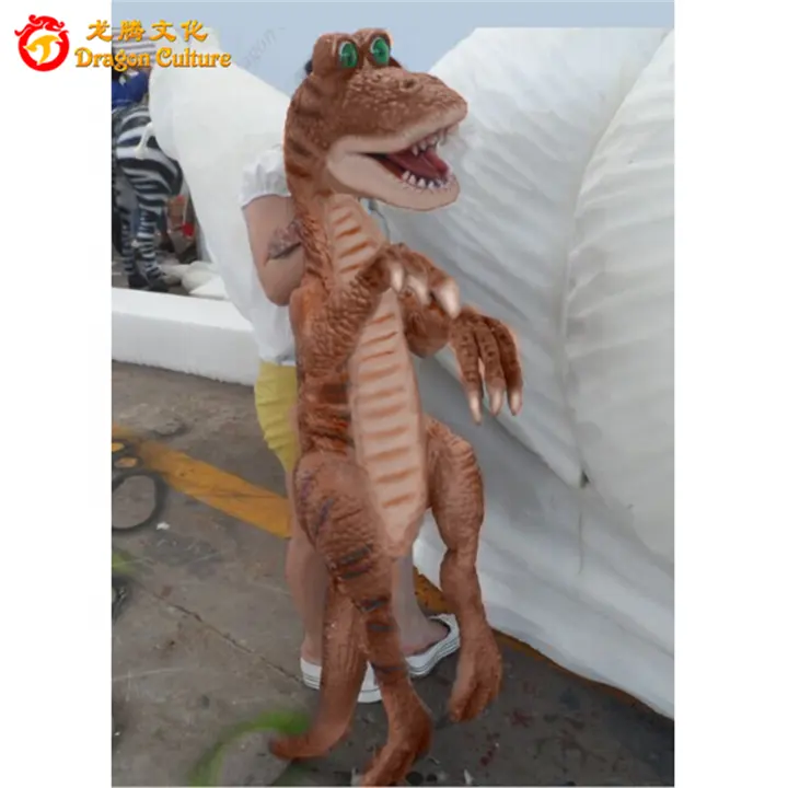 Jurassic park animatronic baby dragon toy factory simulatore a tema dinosauro costume burattino a mano con piuma parco divertimenti