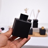 Diffuseur d'aromathérapie de luxe en verre, forme carrée, écologique, recyclable, personnalisable, 200 ml, avec bâtonnets et estampage à chaud sur carton