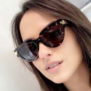 Gafas de Sol de Moda Retro con Logotipo Personalizado 2021, Gafas de Sol de Ojo de Gato con Marco Grande y Protección UV400 para Mujer - Product Image 3