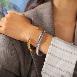 <span class=keywords><strong>Bracciali</strong></span> Vintage in <span class=keywords><strong>Acciaio</strong></span> Inox Placcato Oro 18K, Larghi con Texture a Spiga e Zirconi Cubici, Apribili, per Donne - Product Image 1