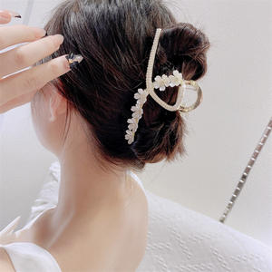 Horquilla elegante para mujer, diseño de garra de tiburón grande con perla de aleación, tocado de plástico al por mayor, horquilla de flores para niñas - Product Image 3