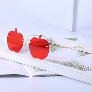 Gafas de sol sin montura con forma de manzana, diseño único, redondas y pequeñas, divertidas, de lujo, para fiestas y bailes de Graduación - Product Image 1