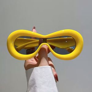 Gafas de Sol de Burbuja Extra Grandes de Estilo Futurista y Moderno QM Trendy, Gafas de Sol de Color Caramelo a la Moda - Product Image 3
