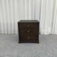 OAKEN Ensemble de meubles de chambre à coucher de luxe américains en chêne massif : Grand lit plateforme king-size, table de chevet et commode en bois