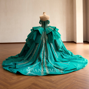 ชุดราตรีสีเขียวมรกตสำหรับงาน Quinceanera รุ่น Rsm261094 ทรงคอร์เซ็ทประดับด้วยลายปักสีทอง กระโปรงทรง Pannier พร้อมชายกระโปรงสั้น เหมาะสำหรับงานปาร์ตี้ ดีไซน์ Sweetheart - Product Image 4