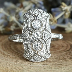 Anillo de Estilo Palaciego Vintage con Diseño Creativo Calado para Mujer - Product Image 1
