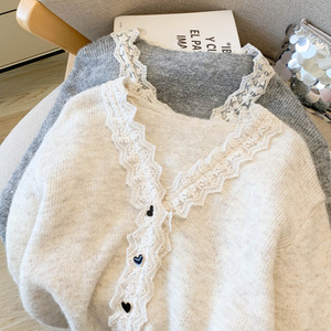 Cardigan en tricot pour femme avec bordure en dentelle, manches longues, boutons en forme de cœur, coupe ample, style vintage, anti-boulochage - Product Image 2