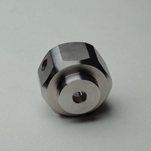 ตัวเชื่อมต่ออะลูมิเนียมรูปหกเหลี่ยมที่ผลิตด้วยเครื่อง CNC ความแม่นยำสูง พร้อมรูตรงกลางสำหรับงานกัดชิ้นส่วนเครื่องจักร - Product Image 2