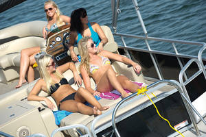 Ponton à pied de luxe direct d'usine de fabrication supérieure de la Chine avec moteur hors-bord pour le sport et le tourisme - Product Image 2