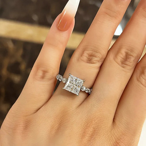 Anello di Fidanzamento di Lusso con Zircone Quadrato per Donne, Gioiello Scintillante per Anniversario - Product Image 3