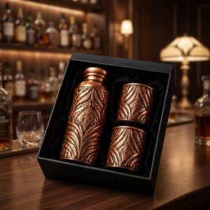Juego de Cantil de Cobre Artesanal de Lujo con 2 Tazas con Grabado de Hojas, Caja de Regalo Vintage para Cantil de Vino - Product Image 1