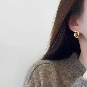 ต่างหูเงินแท้ S925 ประดับด้วยหินตาเสือ สำหรับผู้หญิง ดีไซน์ทันสมัย หรูหรา ดูมีระดับ  งานทองเหลืองคุณภาพสูง  ดีไซน์เฉพาะตัว  แฟชั่นสไตล์ Maillard - Product Image 4