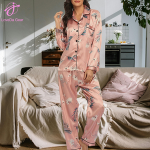 Loveda Dropshipping vacanza personalizzato 2 pezzi stampa <span class=keywords><strong>pigiama</strong></span> a manica lunga da donna Set Loungewear satinato - Product Image 3