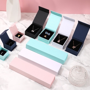 Boîte d'<span class=keywords><strong>emballage</strong></span> de bijoux bleu foncé, boîte en <span class=keywords><strong>carton</strong></span> à rabat magnétique de style boutique, boîtes de luxe pour colliers, bagues, <span class=keywords><strong>emballage</strong></span> cadeau - Product Image 4