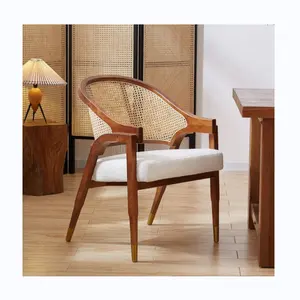 Chaises de salle à manger italiennes Chaise de salle à manger design avec pieds en bois Chaise de salle à manger en cuir noir et or