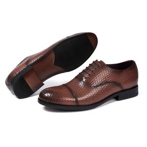 Chaussures habillées décontractées de luxe en cuir de vachette véritable pour hommes, résistantes à l'usure, avec motif en maille tissée, idéales pour les affaires et les mariages - Product Image 1