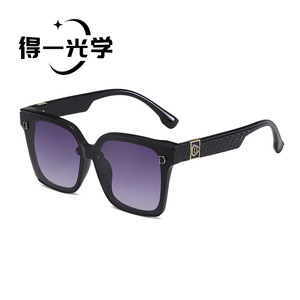 Square Frame <b>Sunglasses</b> For Women Black PC UV400 Light Weight - Product Image 2