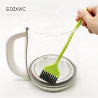 Brosse de cuisine en PBT vert et noir pour teinture capillaire, manche ergonomique, petits articles de cuisine à moins de 5 dollars